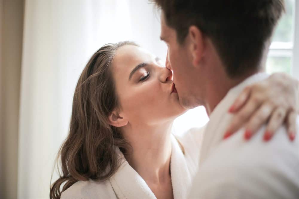 Can You Smell Someone’s Breath When Kissing?