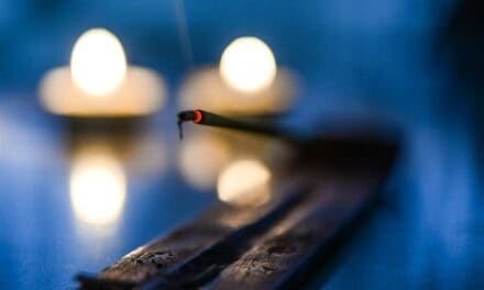 Why Can You Smell The Fragrance Of Incense Sticks So Fast?