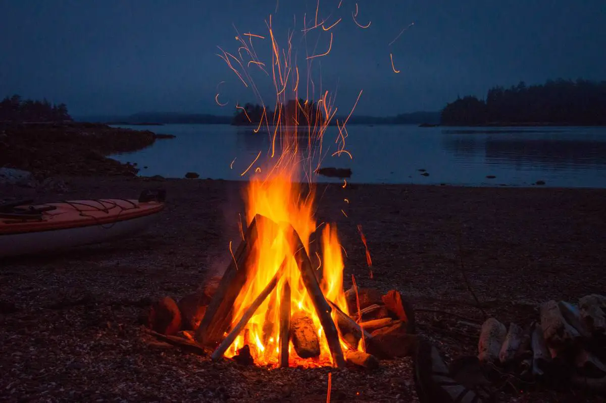 How to Get Campfire Smell Out of Your Hair